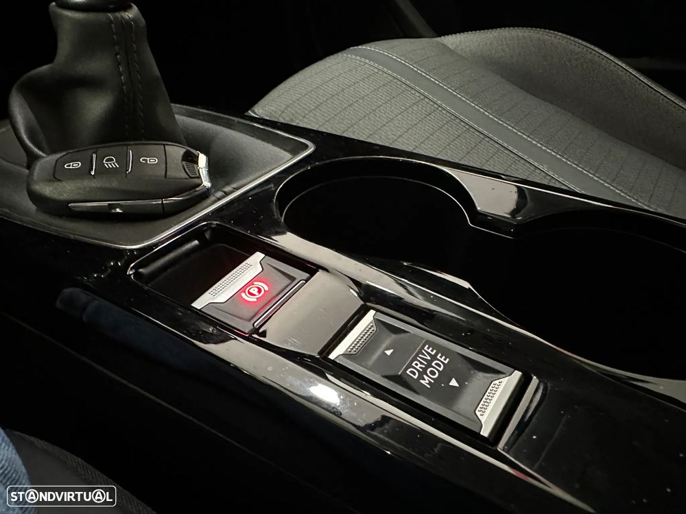 Peugeot 208 1.2 PureTech Allure Pack - 32