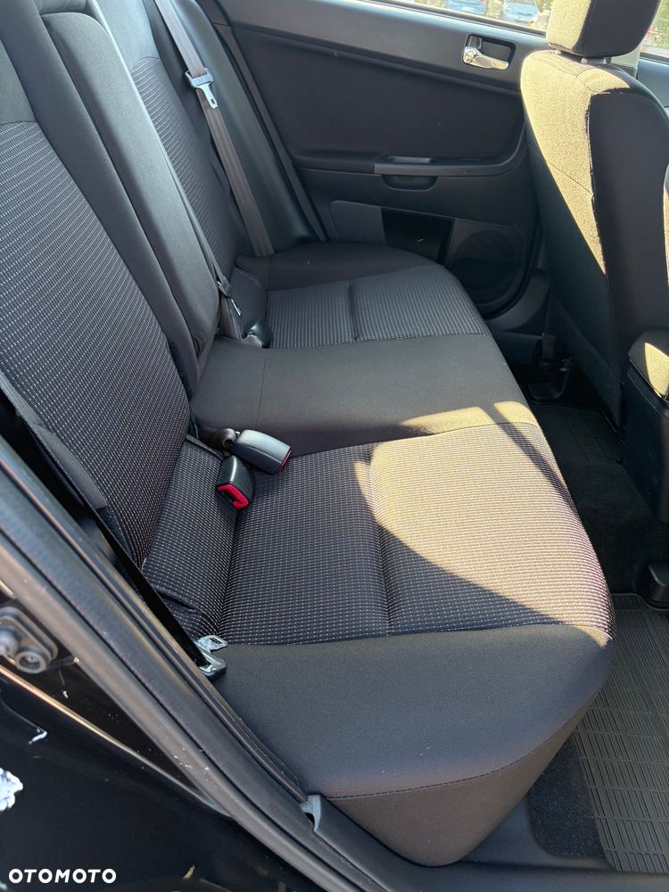 Mitsubishi Lancer 1.6 Invite - 28