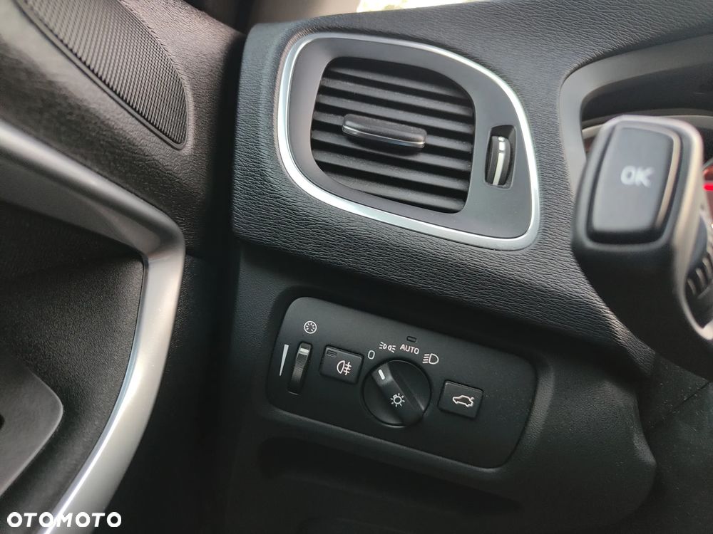 Volvo V40 D3 Momentum - 39