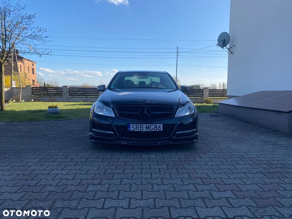 Mercedes-Benz Klasa C 180 CGI Automatik BlueEFFICIENCY Avantgarde - 4