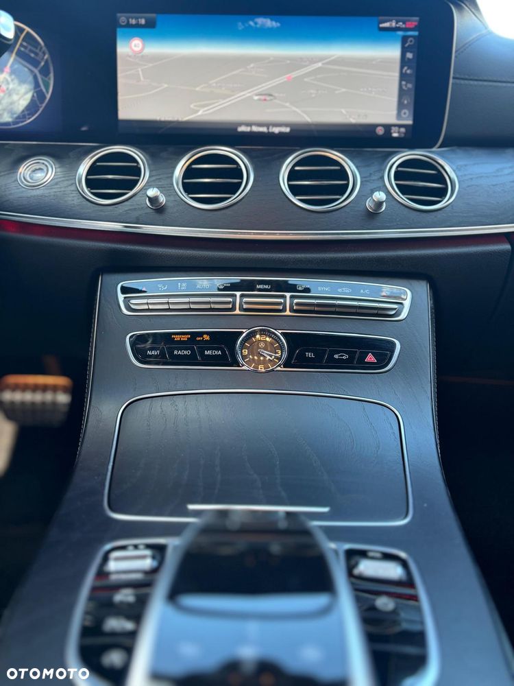 Mercedes-Benz Klasa E 220 d 4-Matic 9G-TRONIC - 21