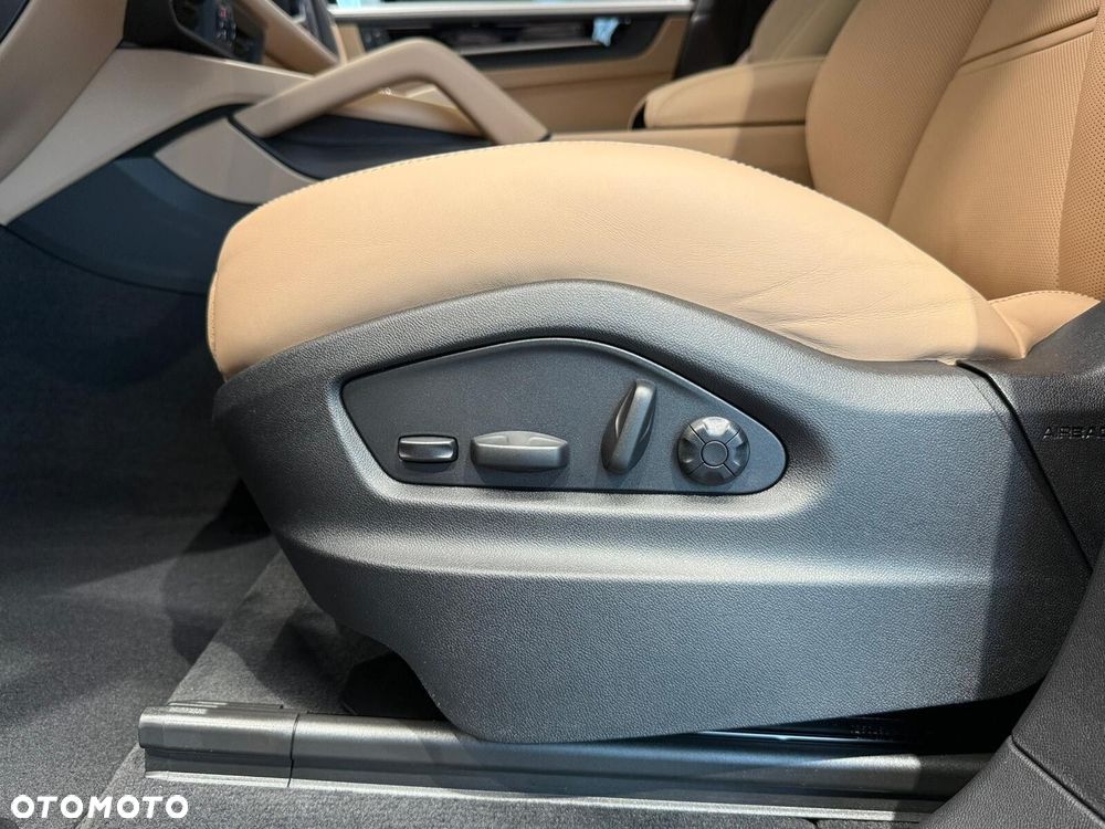 Porsche Cayenne - 21
