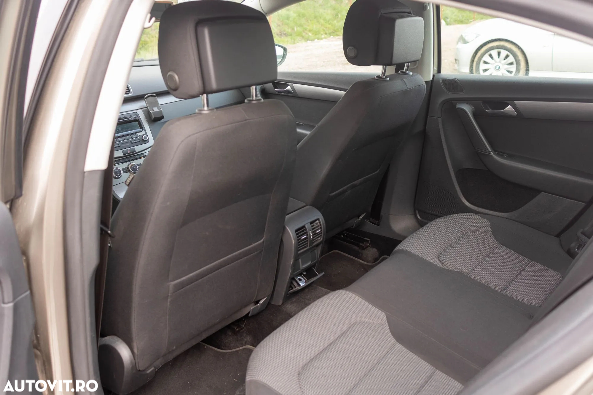 Volkswagen Passat 1.6 TDI BlueMotion Technology Comfortline - 13