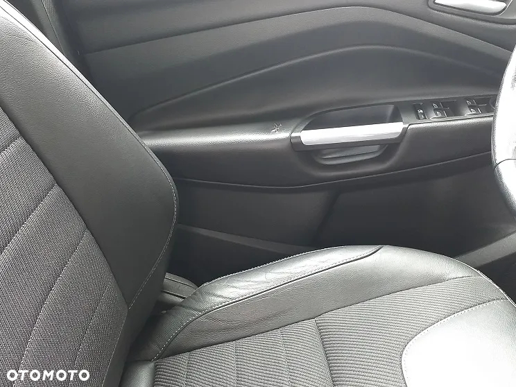 Ford Kuga 2.0 TDCi 2x4 Titanium - 25