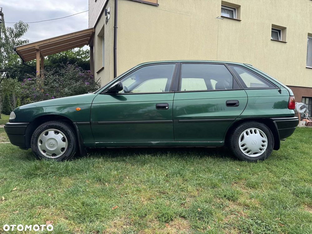 Opel Astra 1.6 - 18