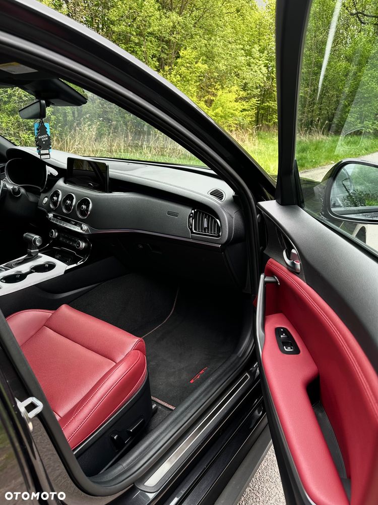 Kia Stinger - 9