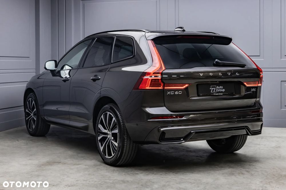 Volvo XC 60 B5 B AWD Ultimate Dark - 5