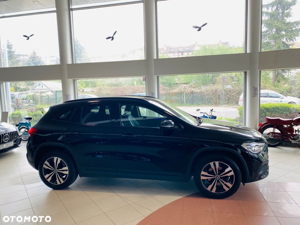 Mercedes-Benz GLA 180 Progressive - 13