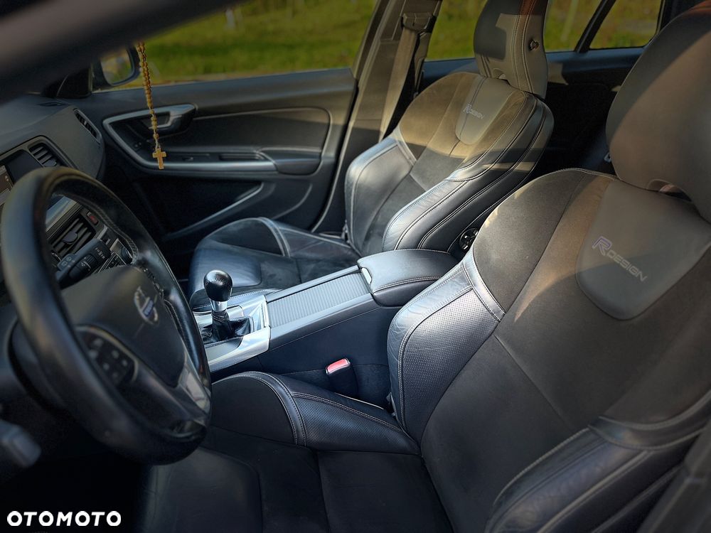 Volvo V60 D3 R-Design - 21