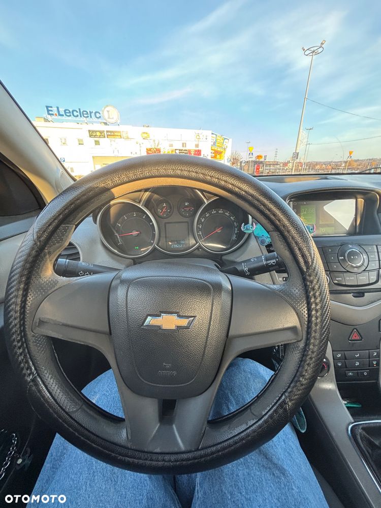 Chevrolet Cruze 1.6 Base - 9