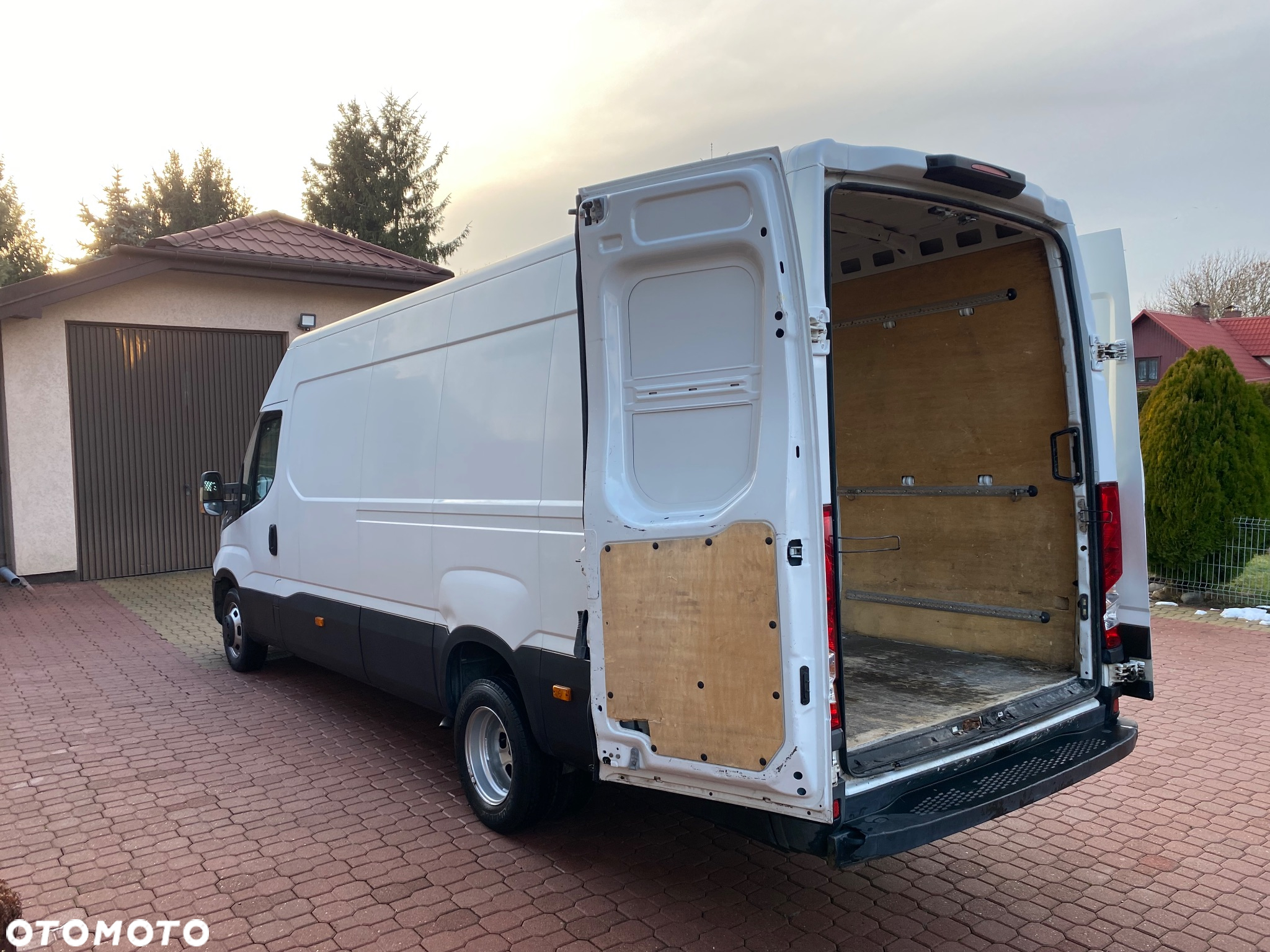 Iveco 35C13 bliźniaki  klimatronic MAXI DŁUGIE hak 3500 kg - 18