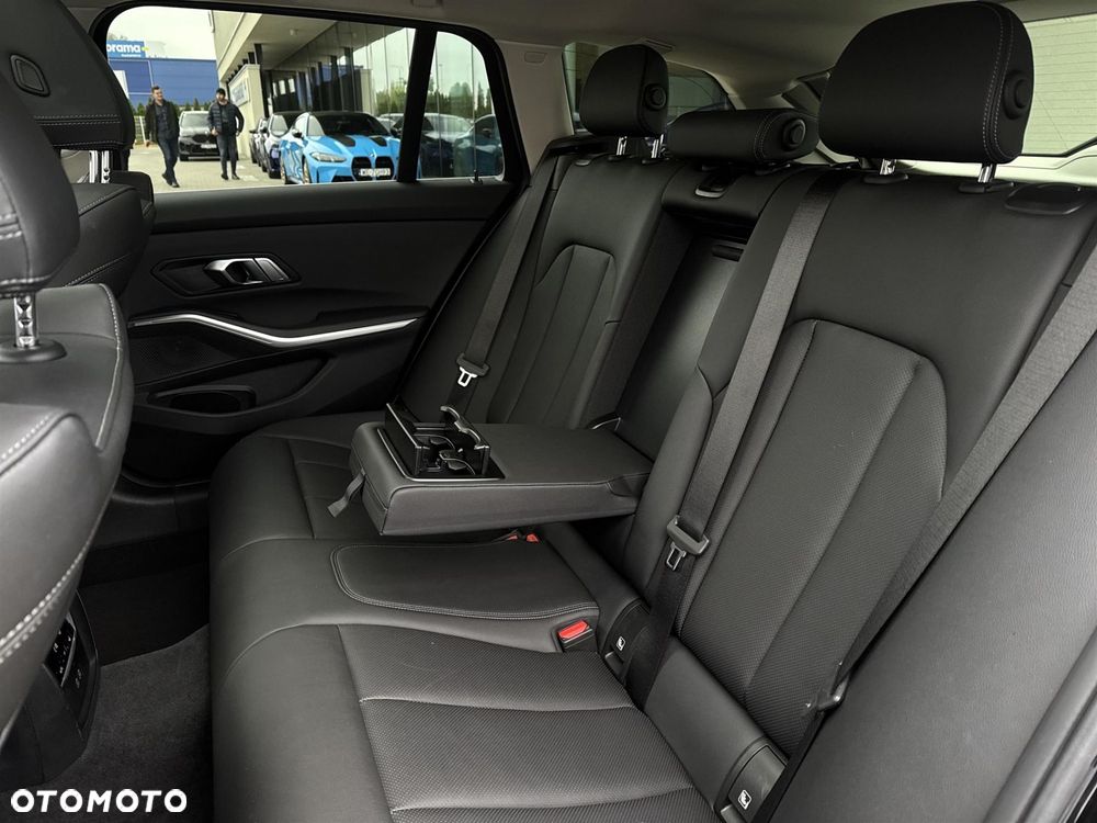 BMW Seria 3 320d xDrive - 22