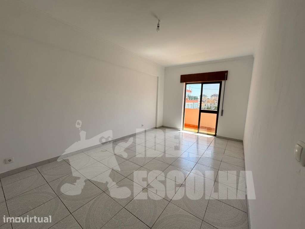 T2 PARA ARRENDAMENTO AMORA 
VALOR DA RENDA 1200€ - Grande imagem: 3/17