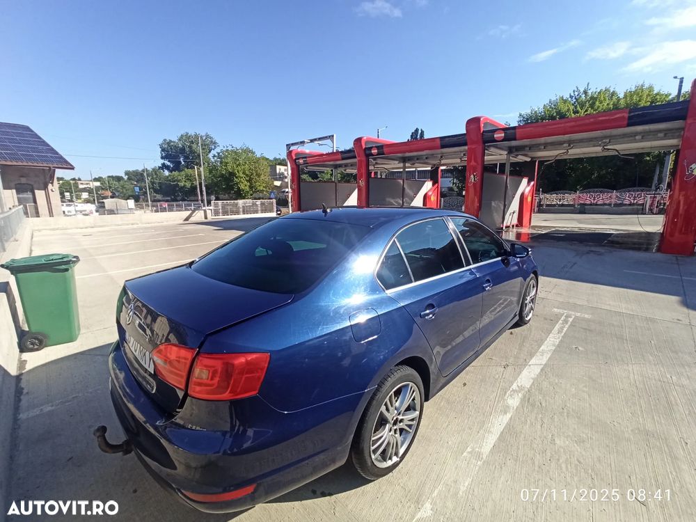 Volkswagen Jetta 1.6 TDI DPF Comfortline - 4