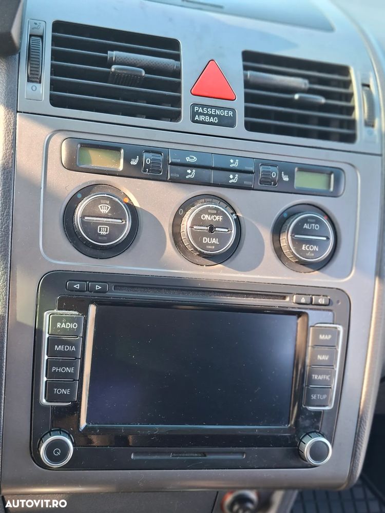 Volkswagen Touran - 11