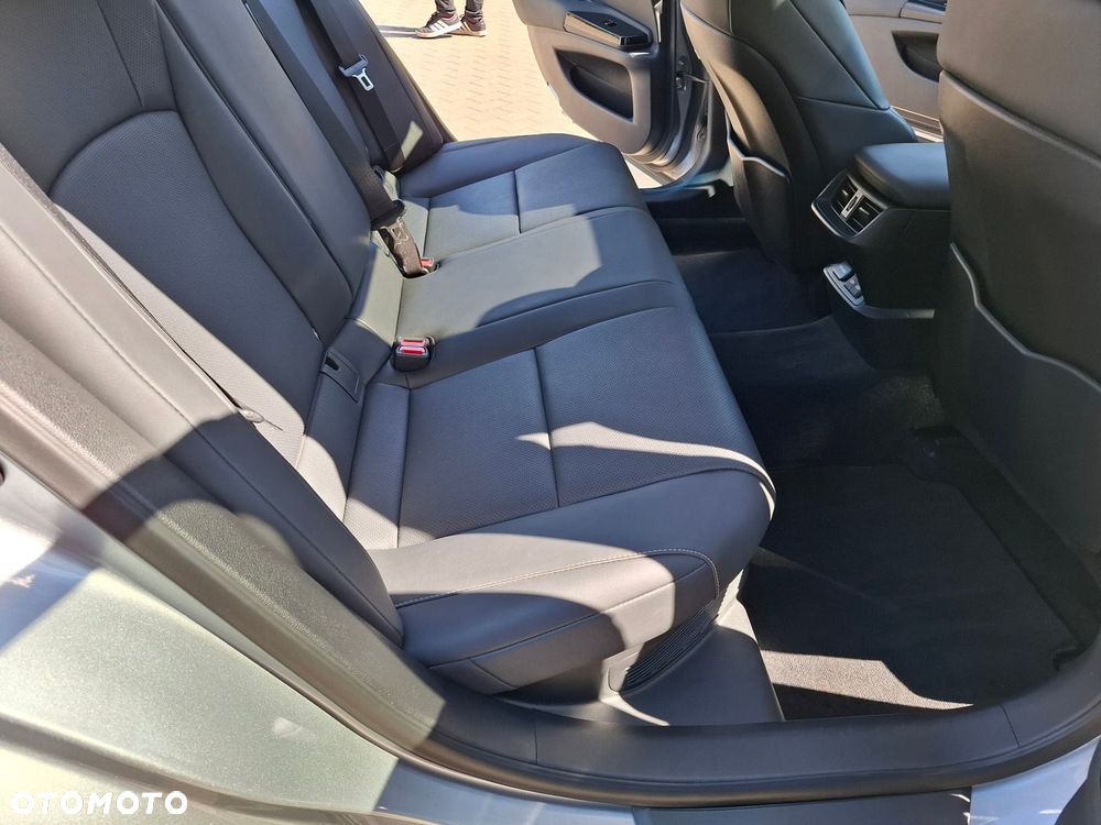 Lexus ES 300h Business Edition - 23