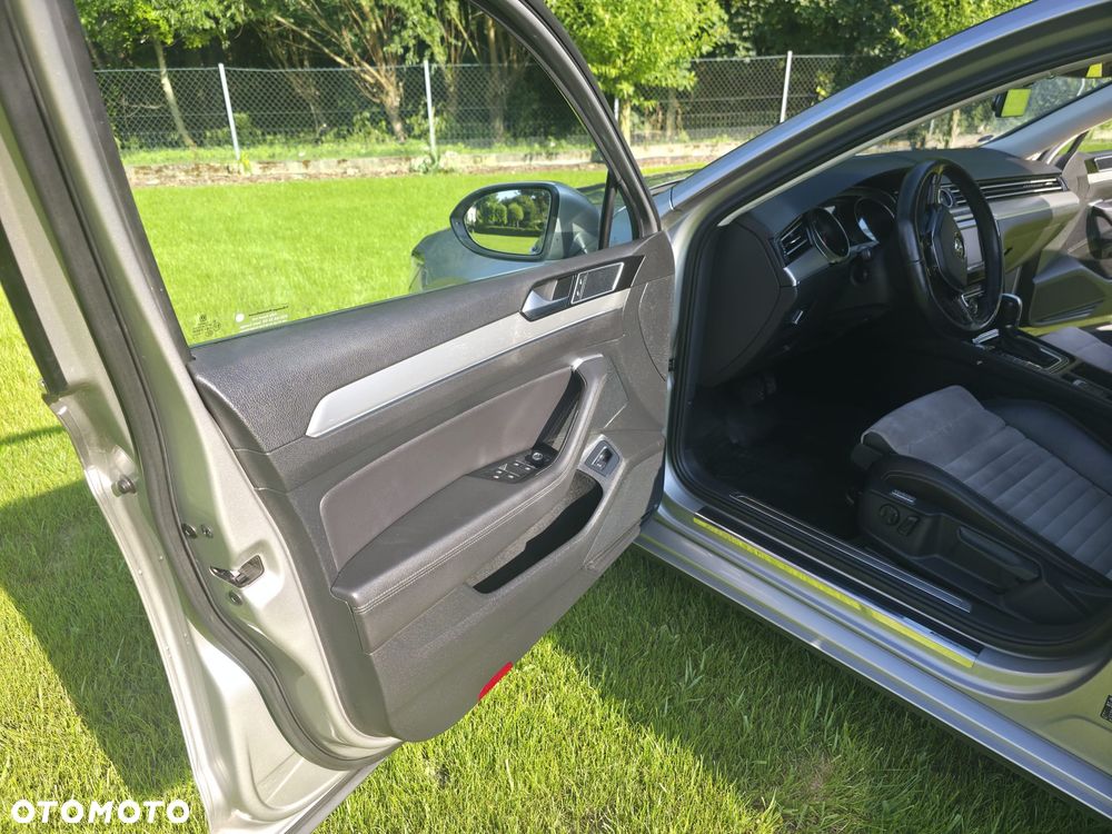 Volkswagen Passat 2.0 TDI BMT 4Mot Highline DSG - 10
