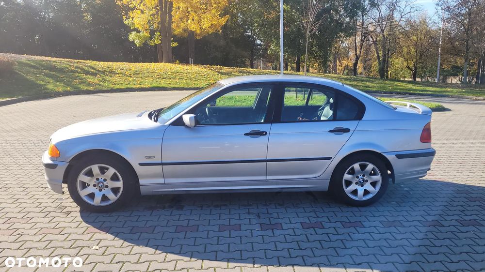 BMW Seria 3 318i - 4