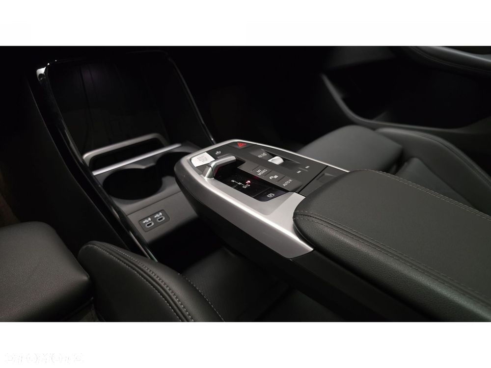 BMW Seria 2 218d - 22