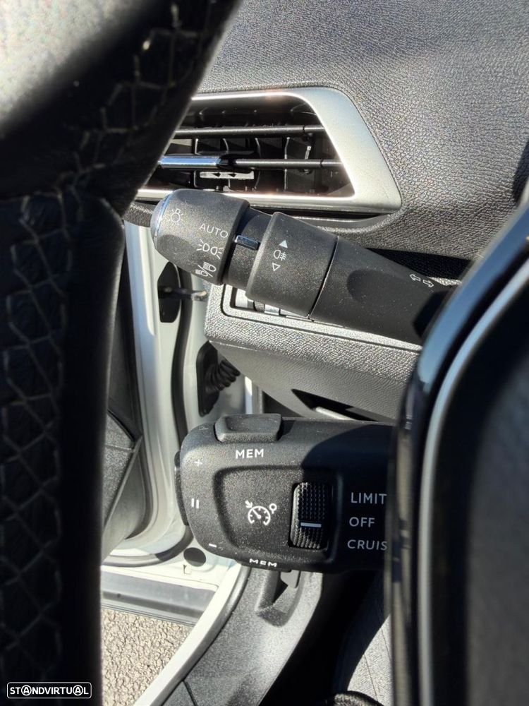 Peugeot 5008 1.5 BlueHDi Allure - 19