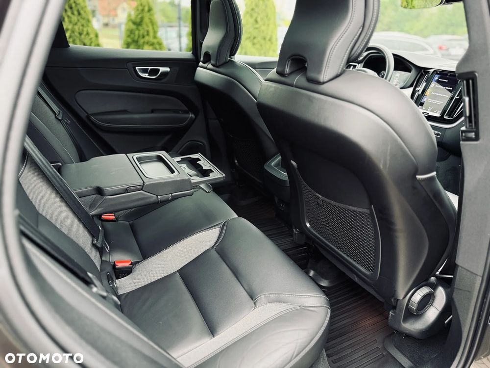 Volvo XC 60 B4 D AWD Ultimate Dark - 20
