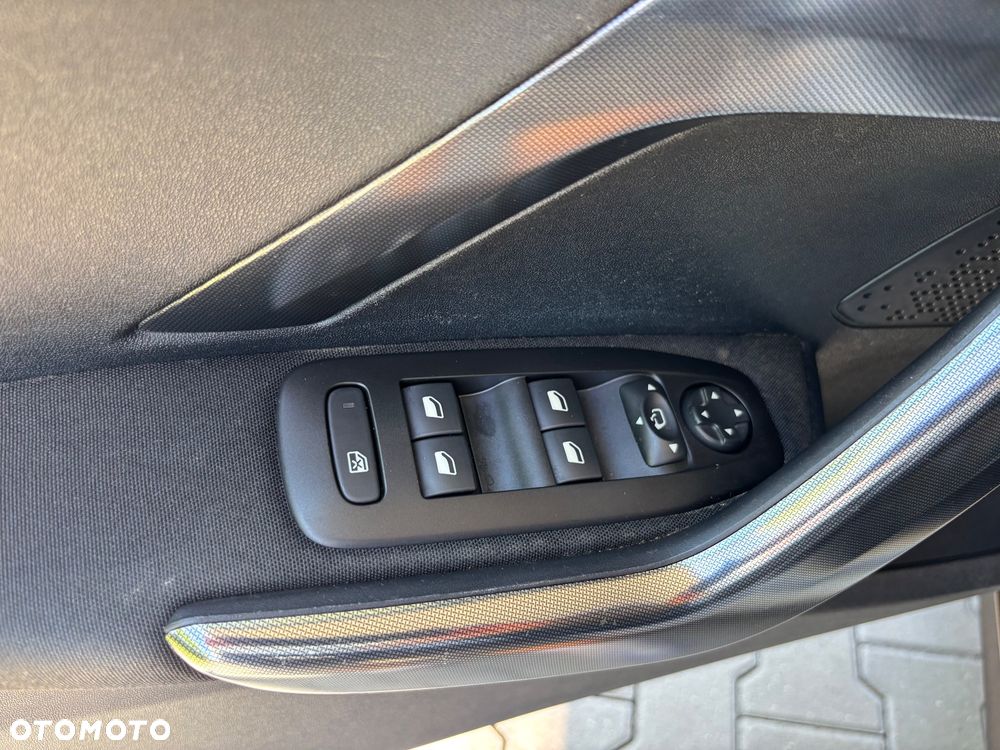 Peugeot 2008 PureTech 110 GPF Stop&Start EAT6 Allure - 23