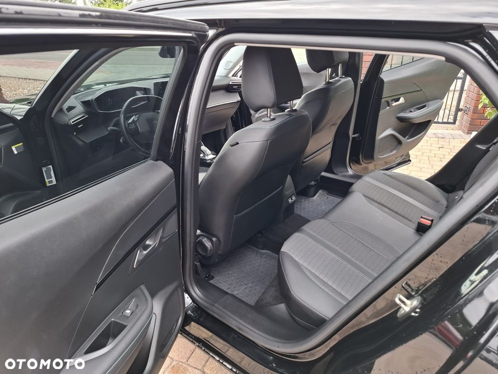 Peugeot 2008 PureTech 130 EAT8 GT - 11