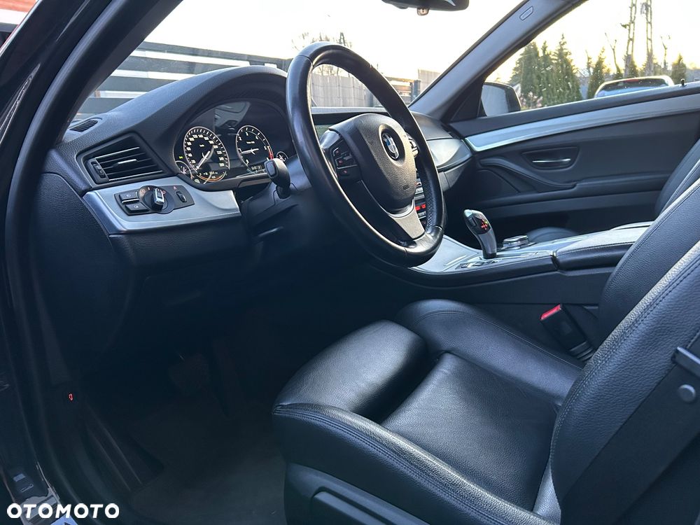 BMW Seria 5 525d xDrive - 9