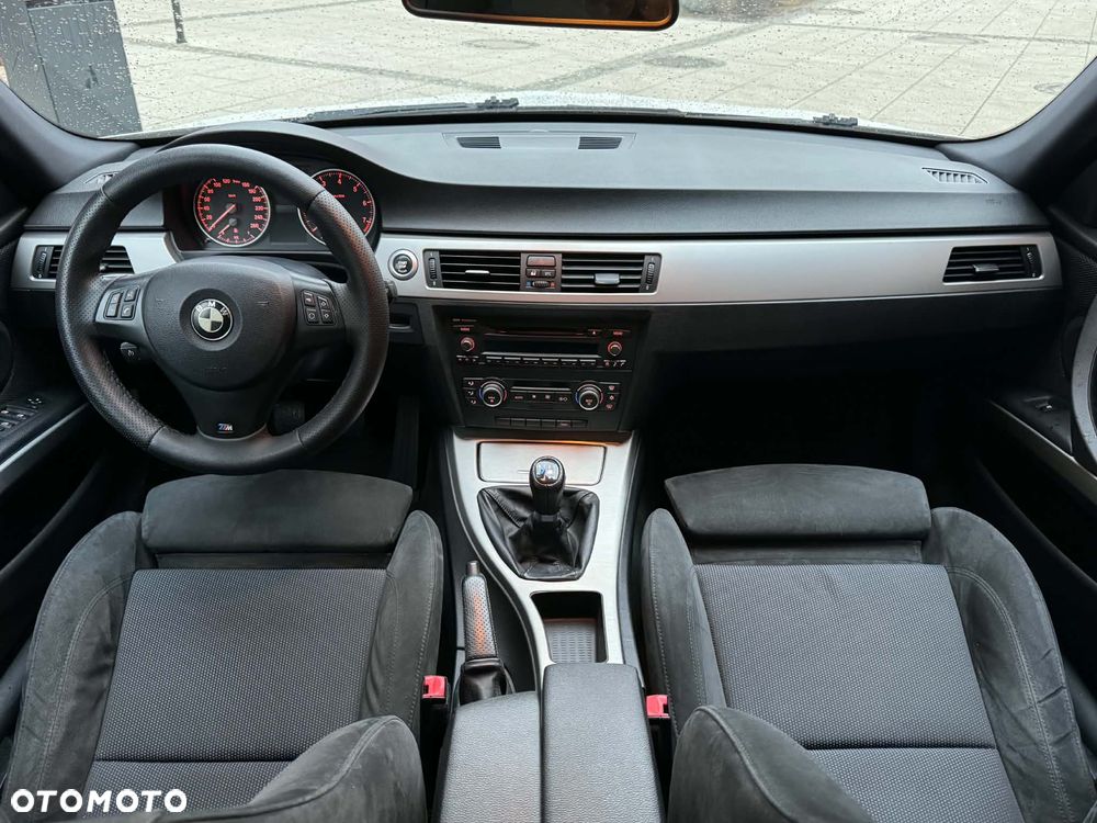 BMW Seria 3 320i - 32