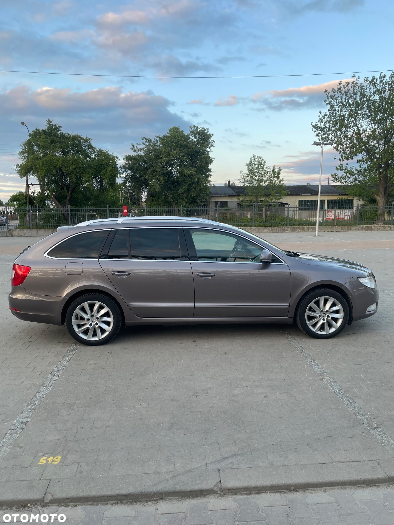 Skoda Superb 2.0 TDI Elegance DSG - 8