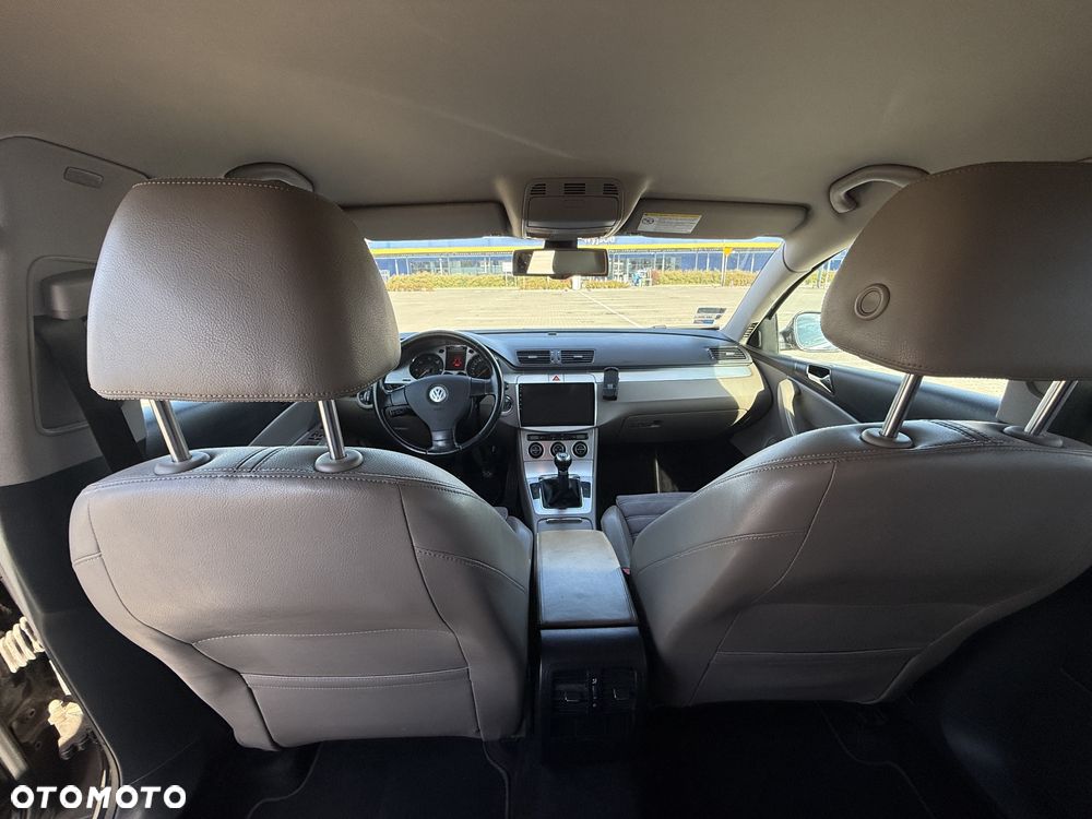Volkswagen Passat 2.0 TDI DPF Highline - 24