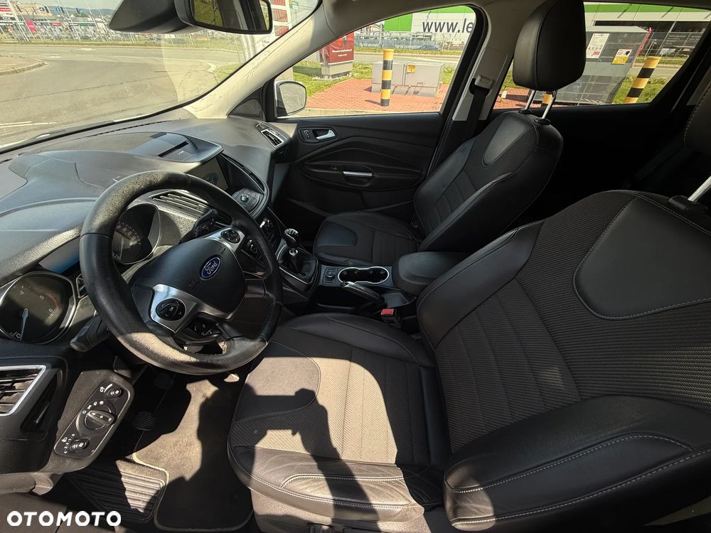 Ford Kuga - 12
