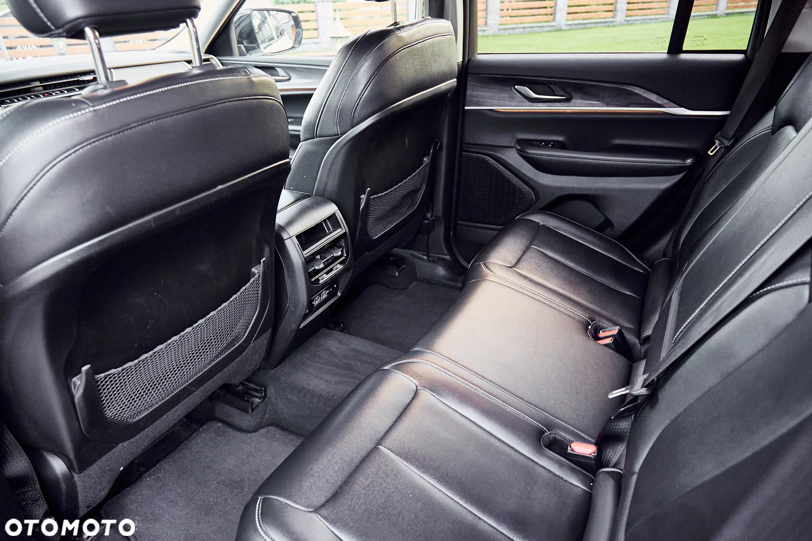 Jeep Grand Cherokee - 25