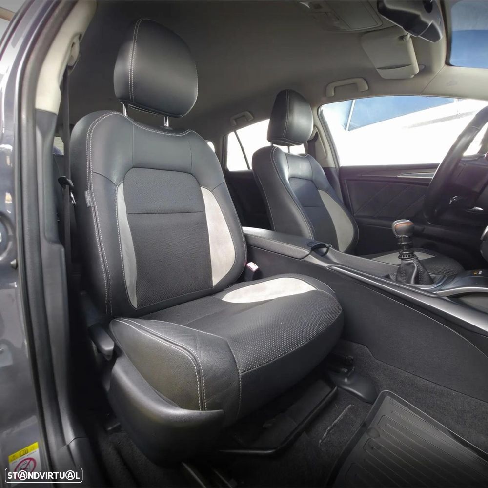Toyota Avensis Touring Sports 1.6 D-4D Luxury+GPS - 27