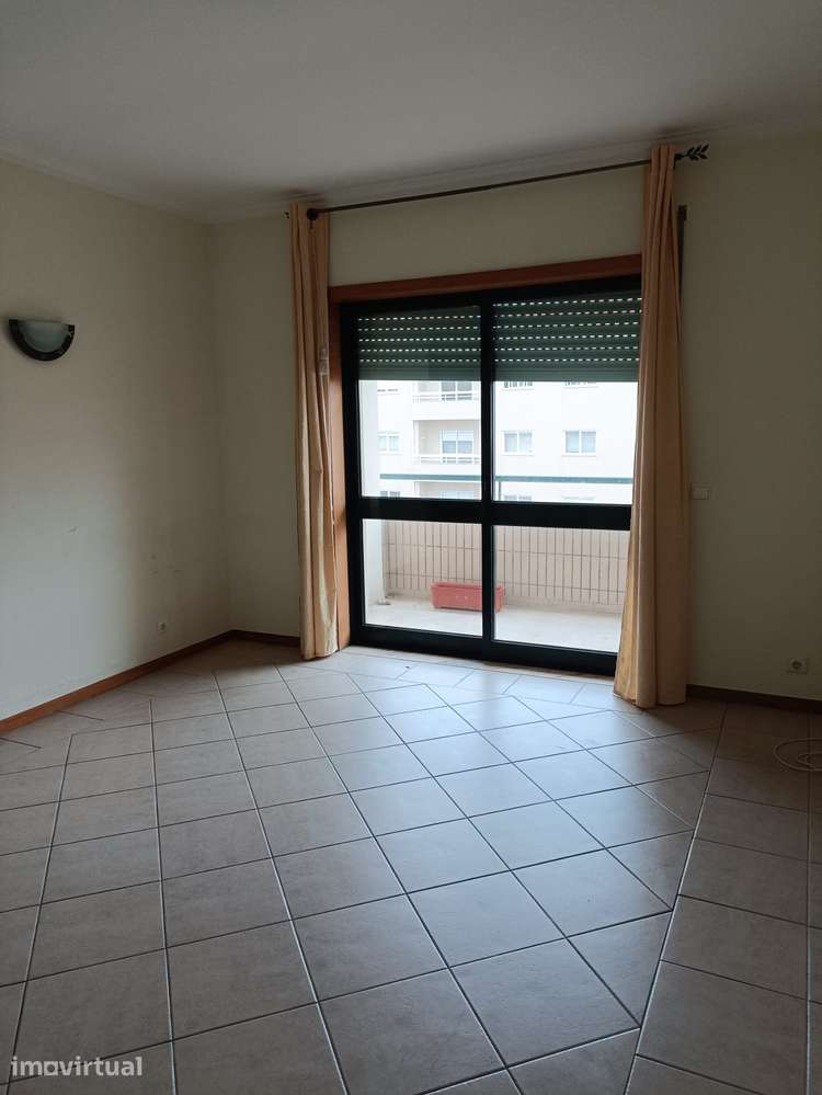 T1 em Vila Nova de Gaia com lugar garagem e varanda - Grande imagem: 4/7
