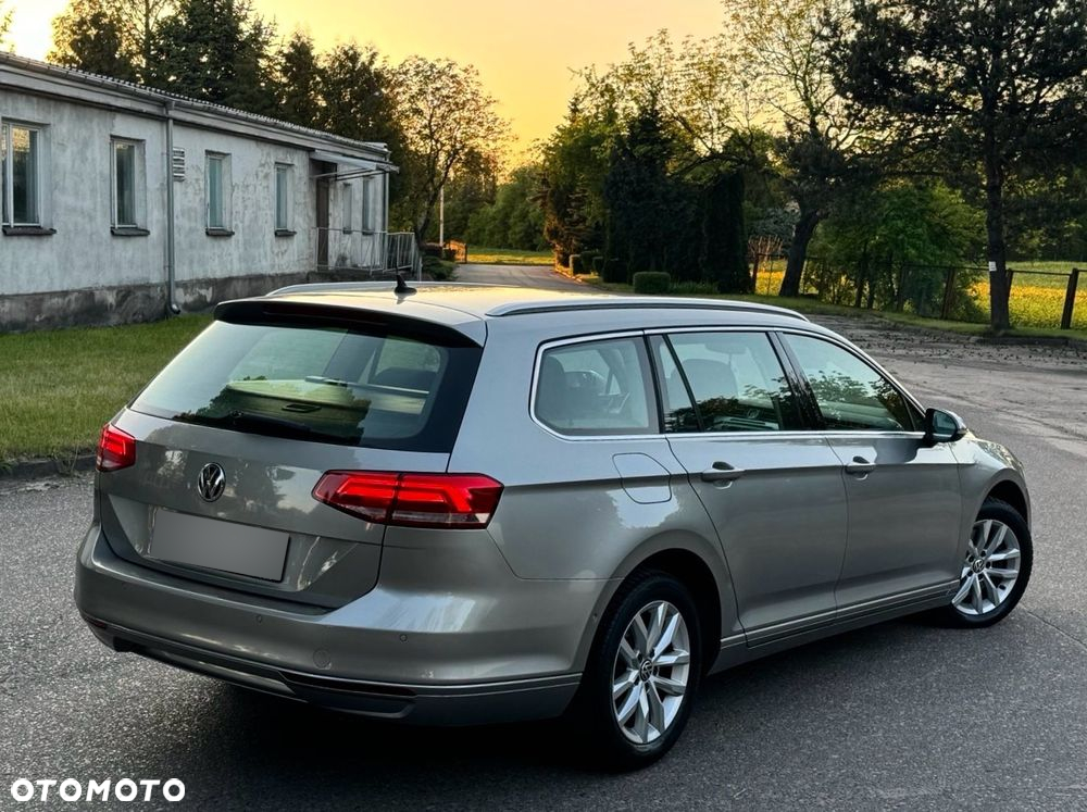 Volkswagen Passat - 4