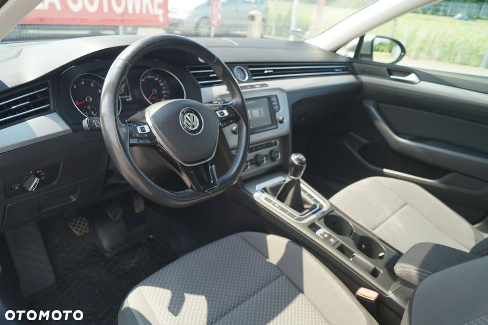Volkswagen Passat - 4