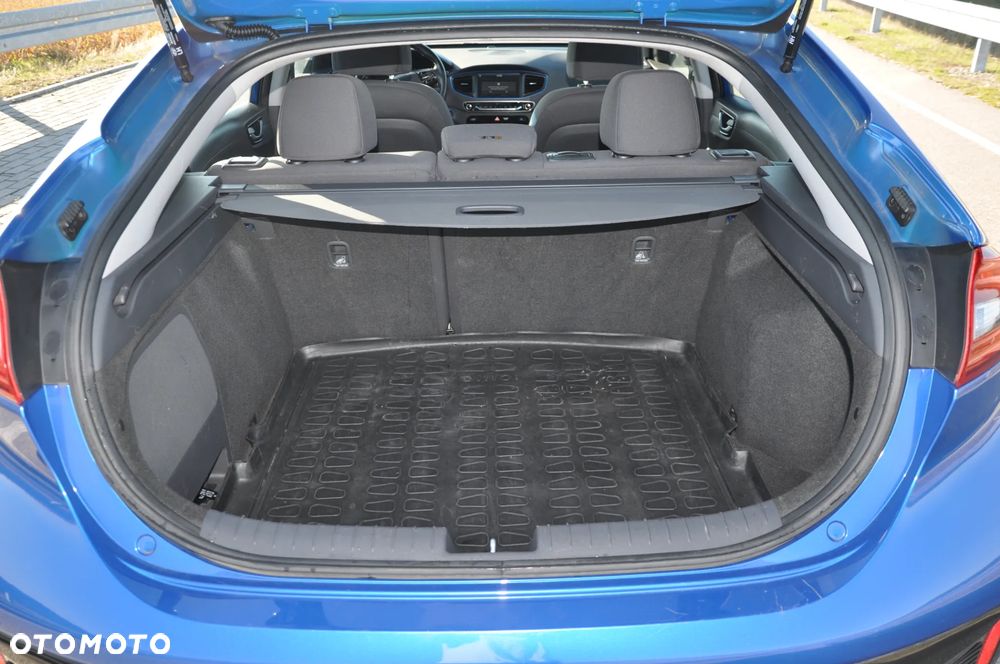 Hyundai IONIQ hybrid Business - 18