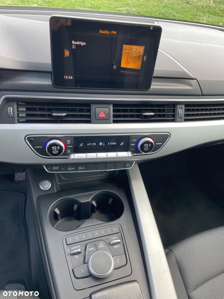 Audi A4 Limousine - 16