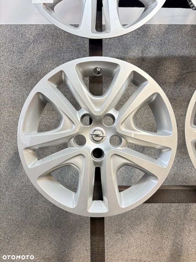 4 Kołpaki Opel Astra J, K 5x105, 16", Strukturalne 13409779 AAMV - 4