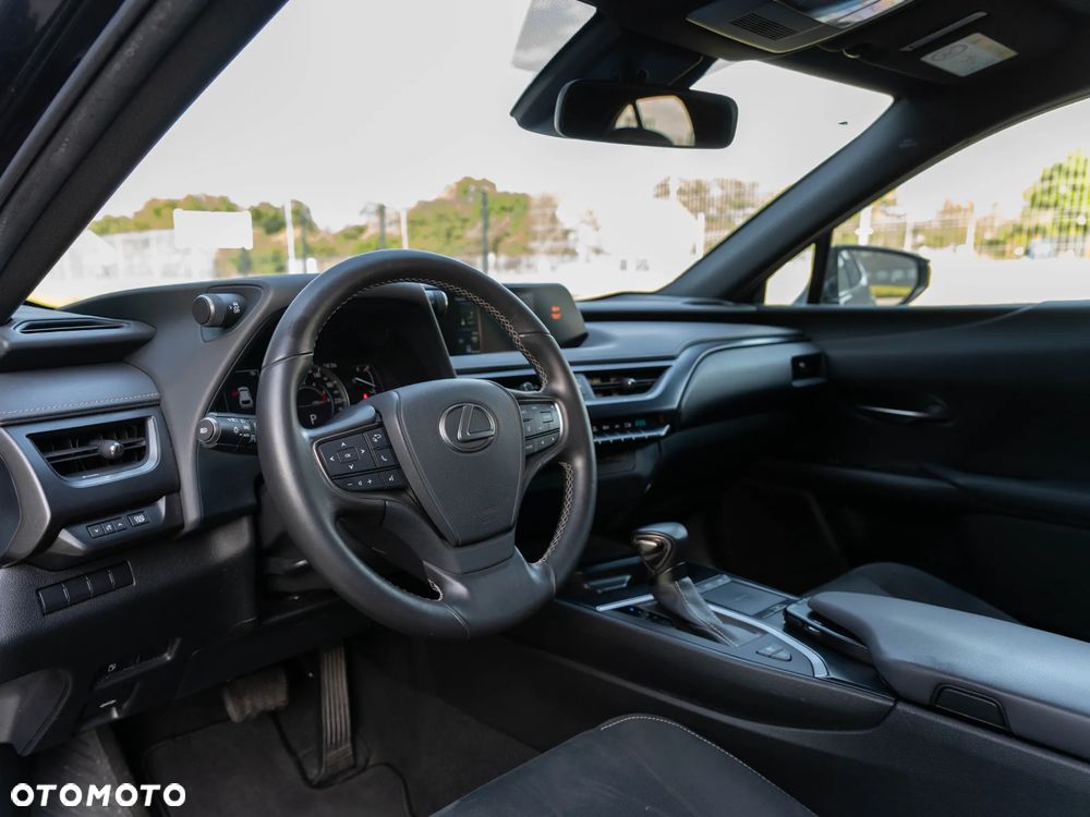 Lexus UX ver-250h - 16