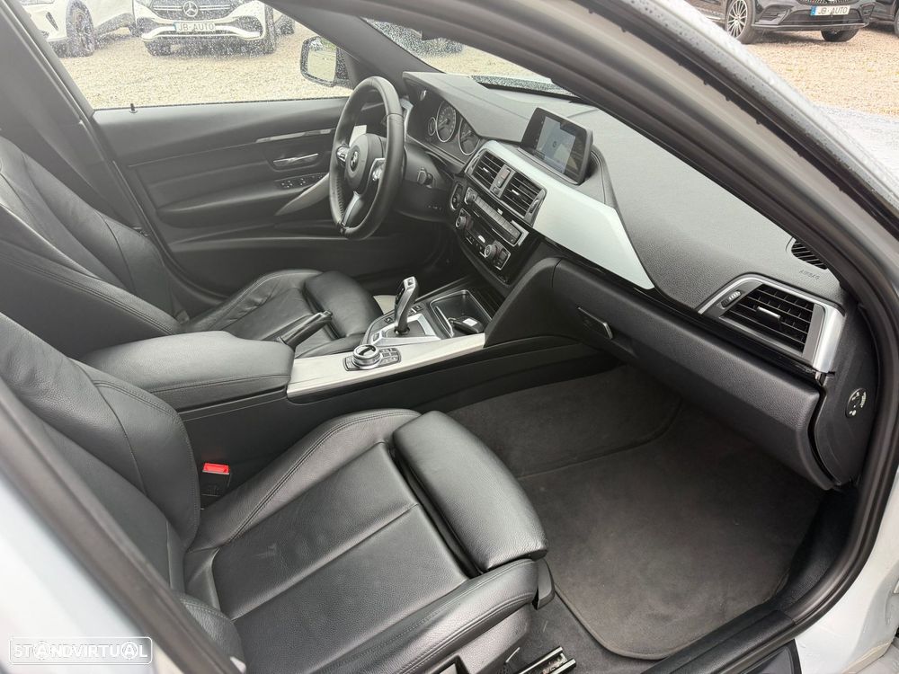 BMW 330 e iPerformance Pack M - 12