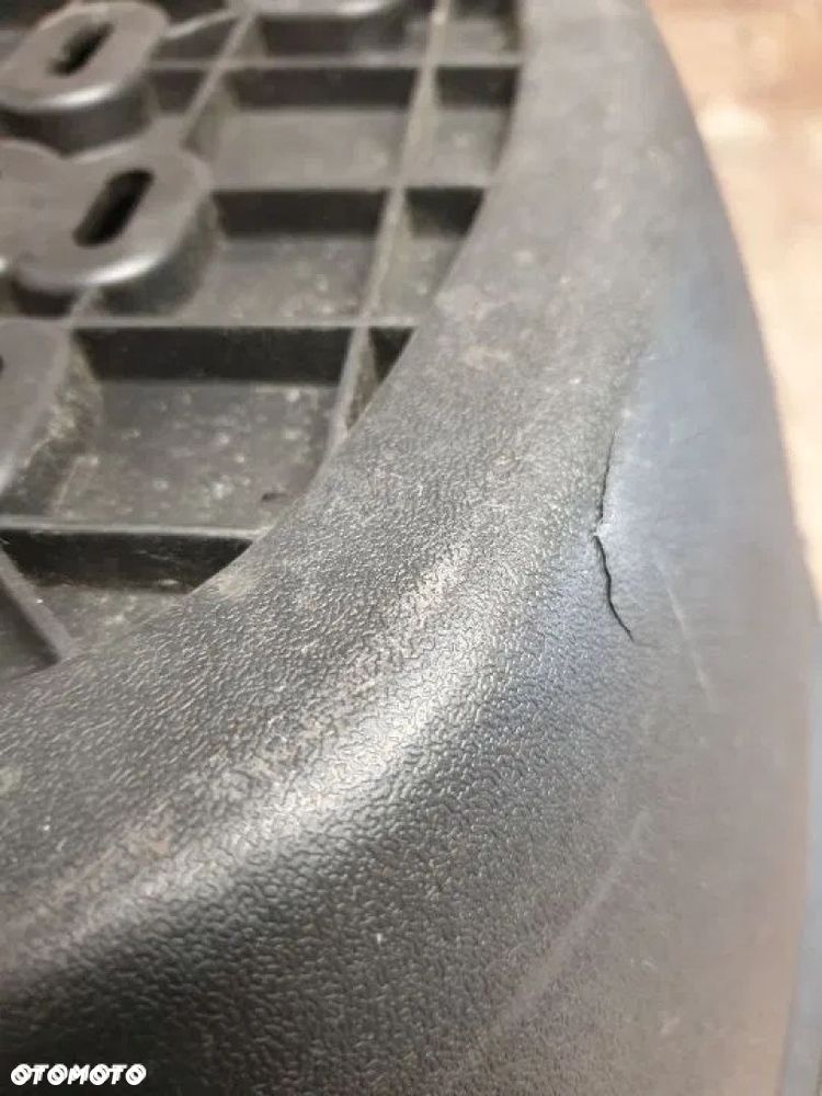 Kufer centralny z oparciem - 7