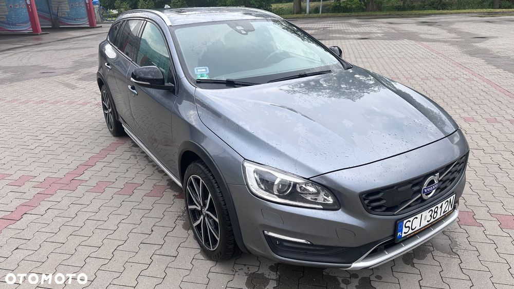 Volvo V60 Cross Country - 1