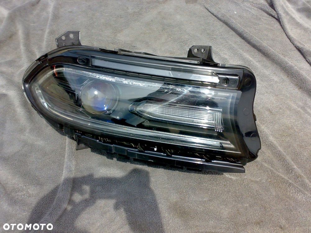 dodge charger 2015 - lampa przednia prawa kpl. led orginał - 2