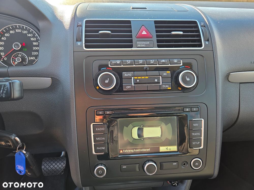 Volkswagen Touran 2.0 TDI DPF DSG MATCH - 17