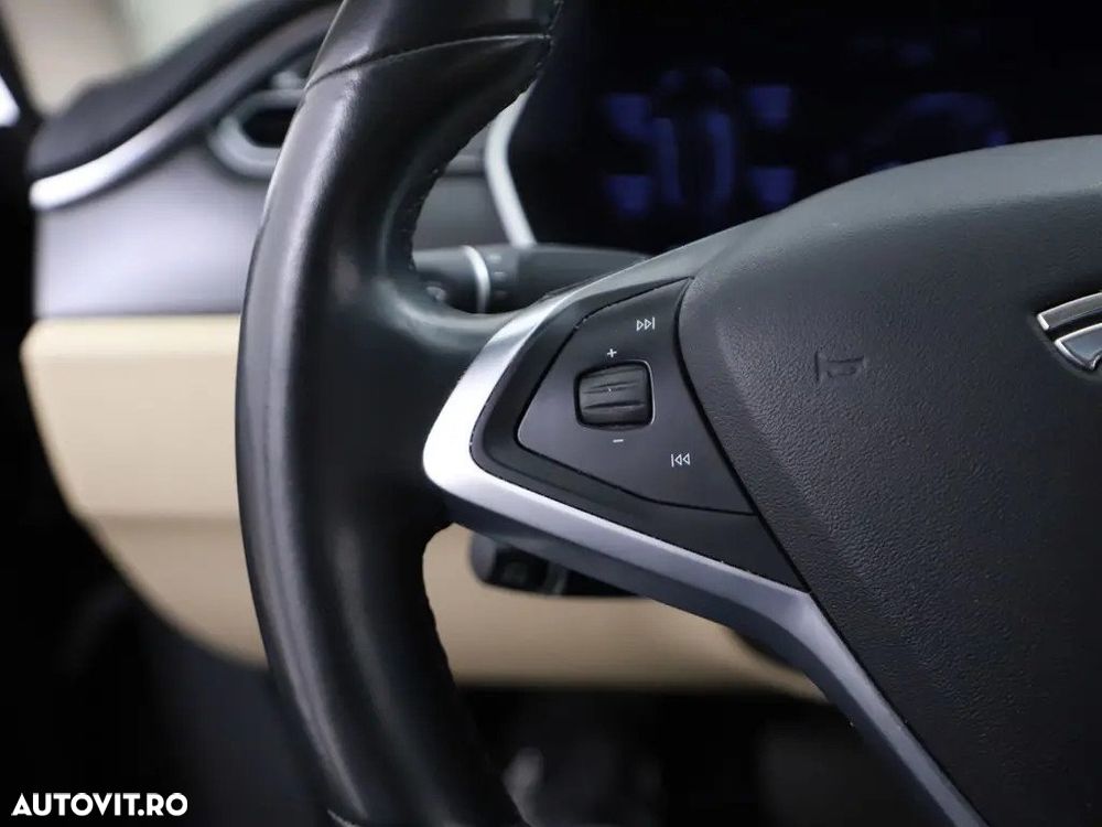 Tesla Model S - 5