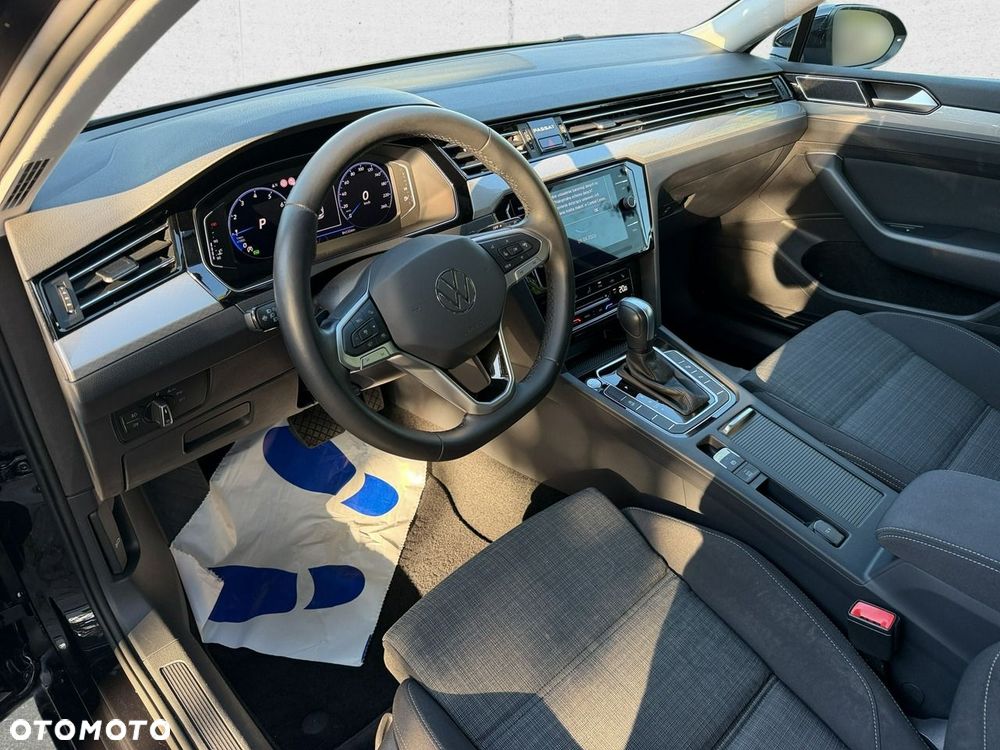 Volkswagen Passat - 12
