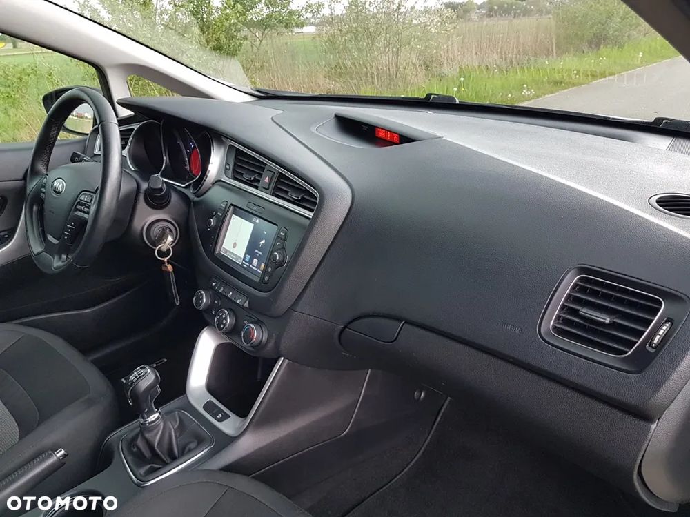 Kia Ceed 1.6 CRDi 136 ISG Dream-Team Edition - 29