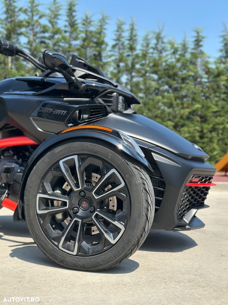 Can-Am Spyder - 9